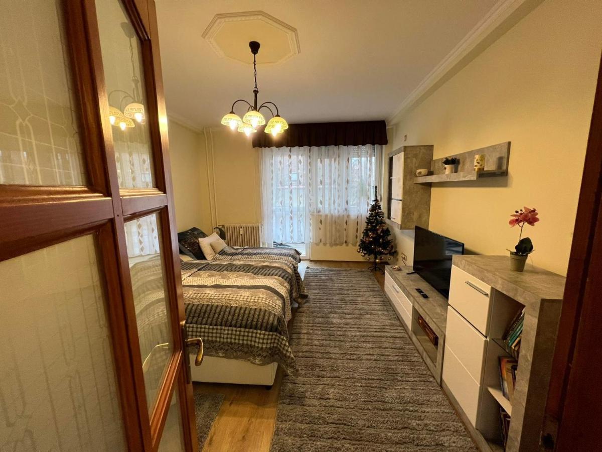 Anna Gyoengye Apartman Debrecen Exterior photo