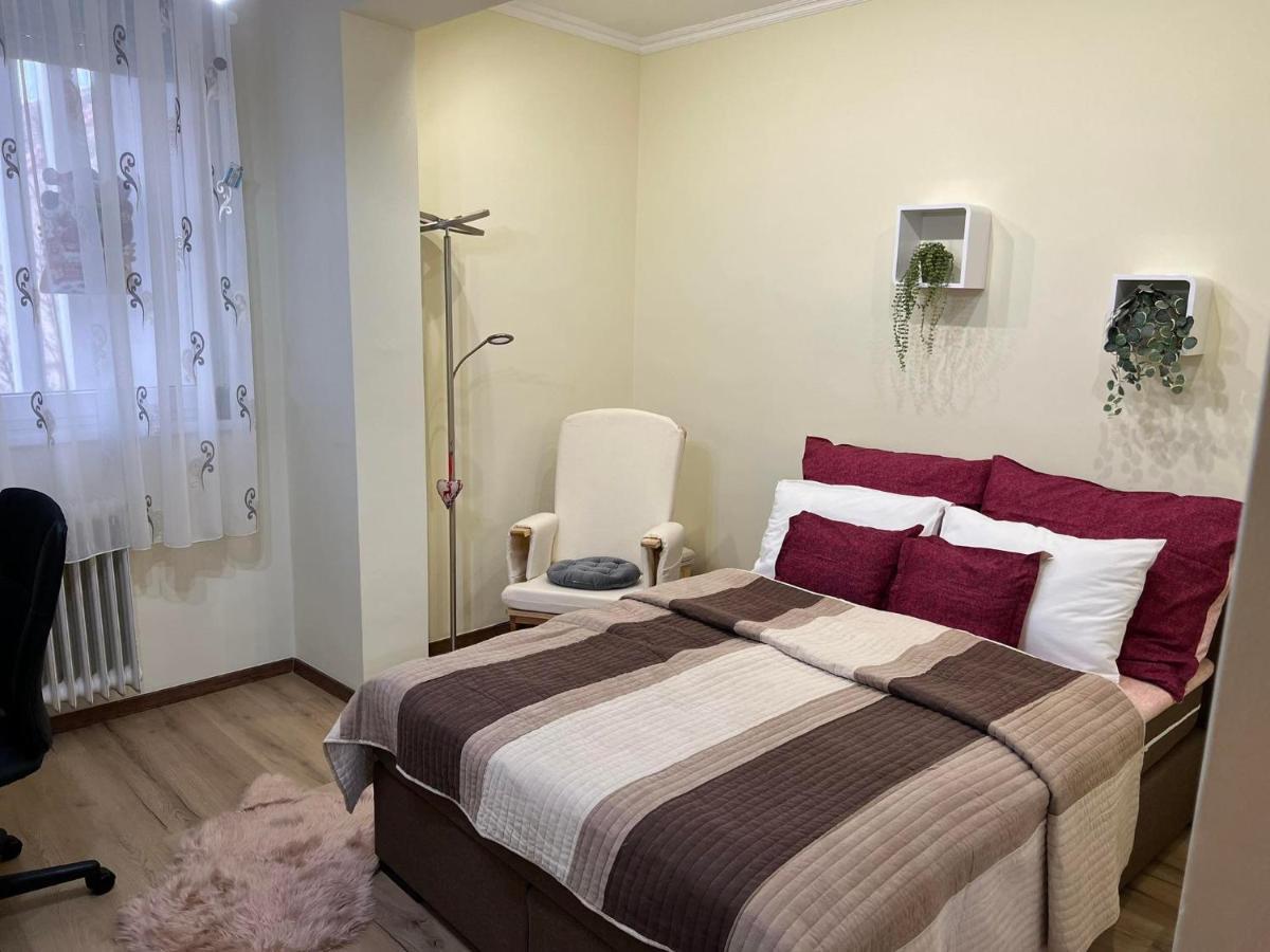 Anna Gyoengye Apartman Debrecen Exterior photo