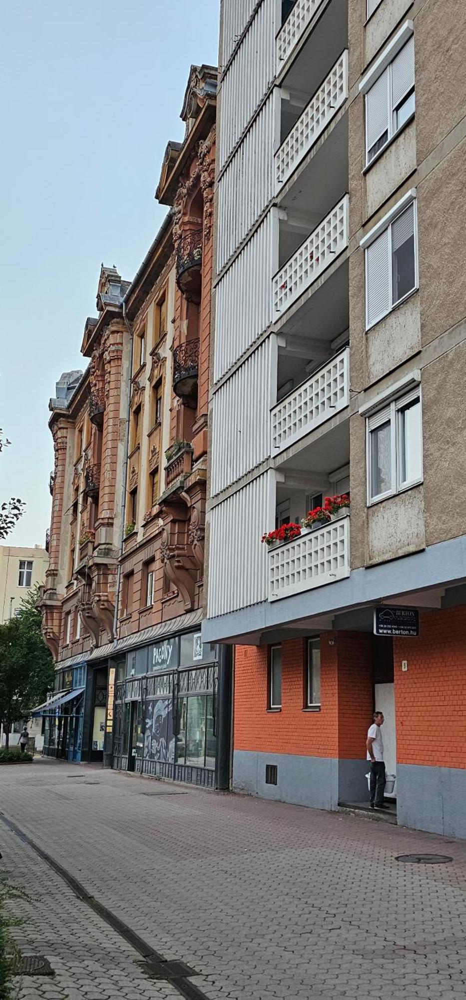 Anna Gyoengye Apartman Debrecen Exterior photo
