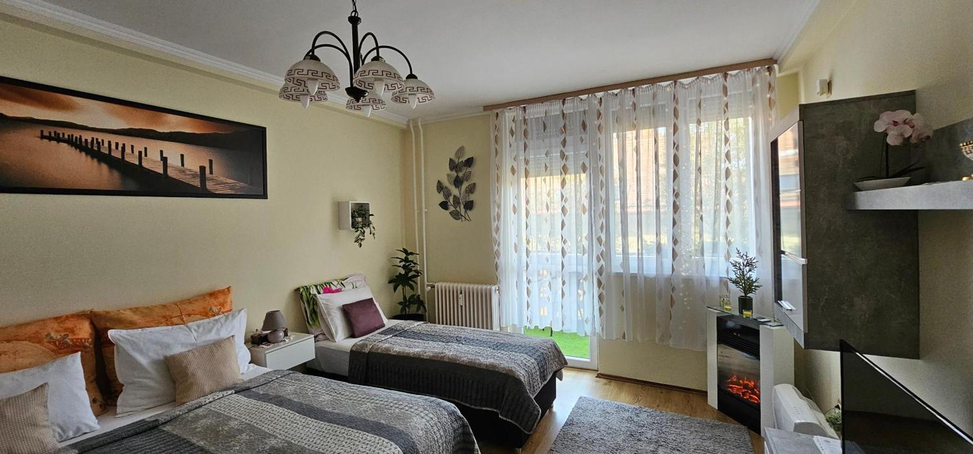 Anna Gyoengye Apartman Debrecen Exterior photo