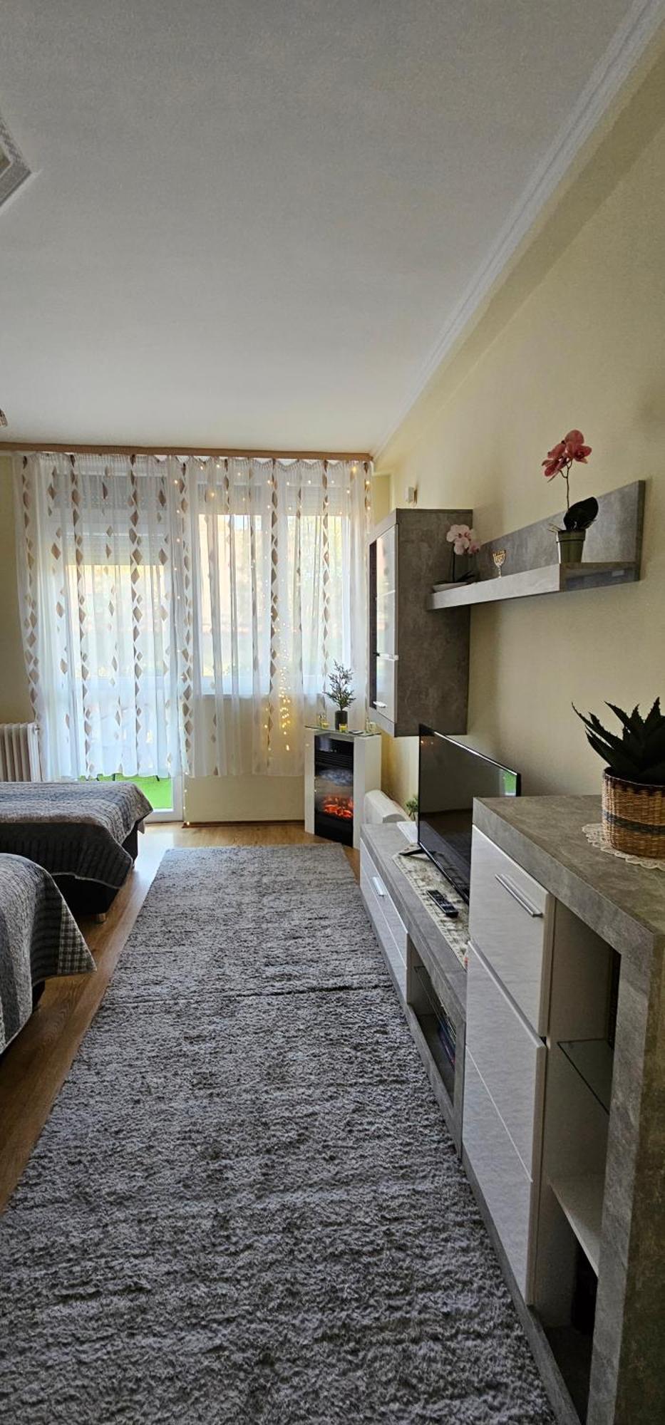 Anna Gyoengye Apartman Debrecen Exterior photo