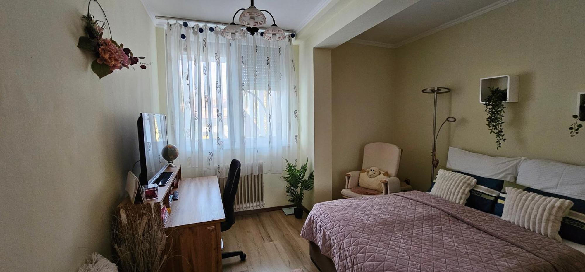 Anna Gyoengye Apartman Debrecen Exterior photo
